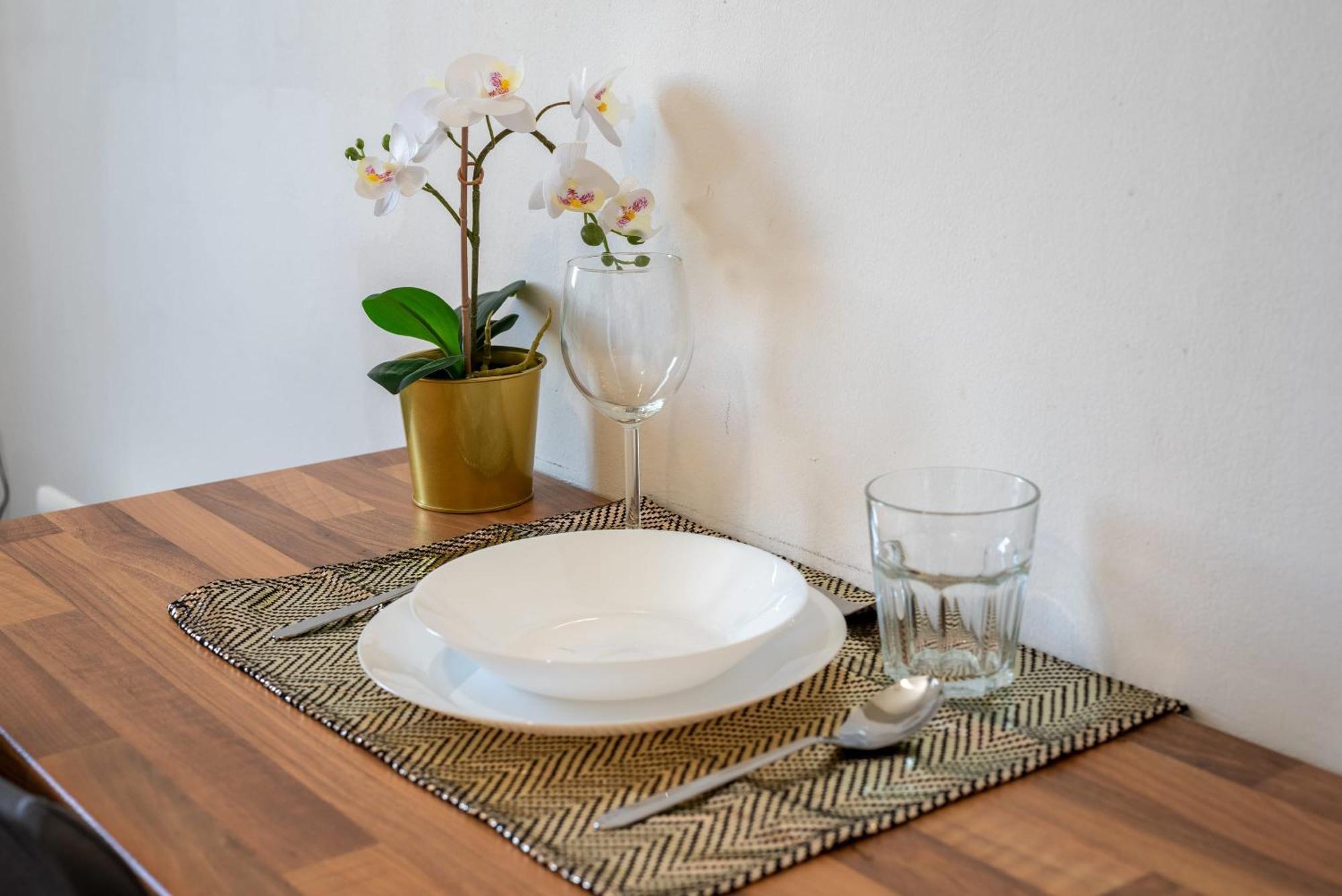Central - Bright - Calm Studio For Solo Travellers 부다페스트 외부 사진